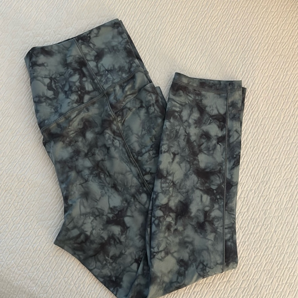 Athleta Salutation Stash Pocket 7/8 leggings